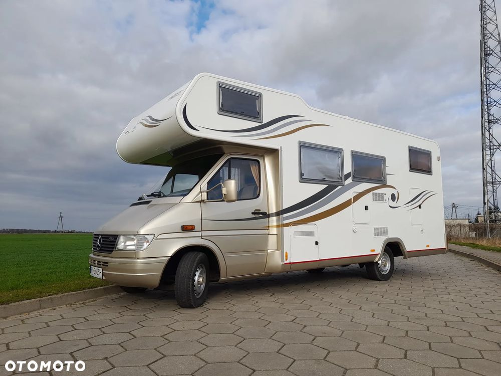 Mercedes-Benz Sprinter - 14