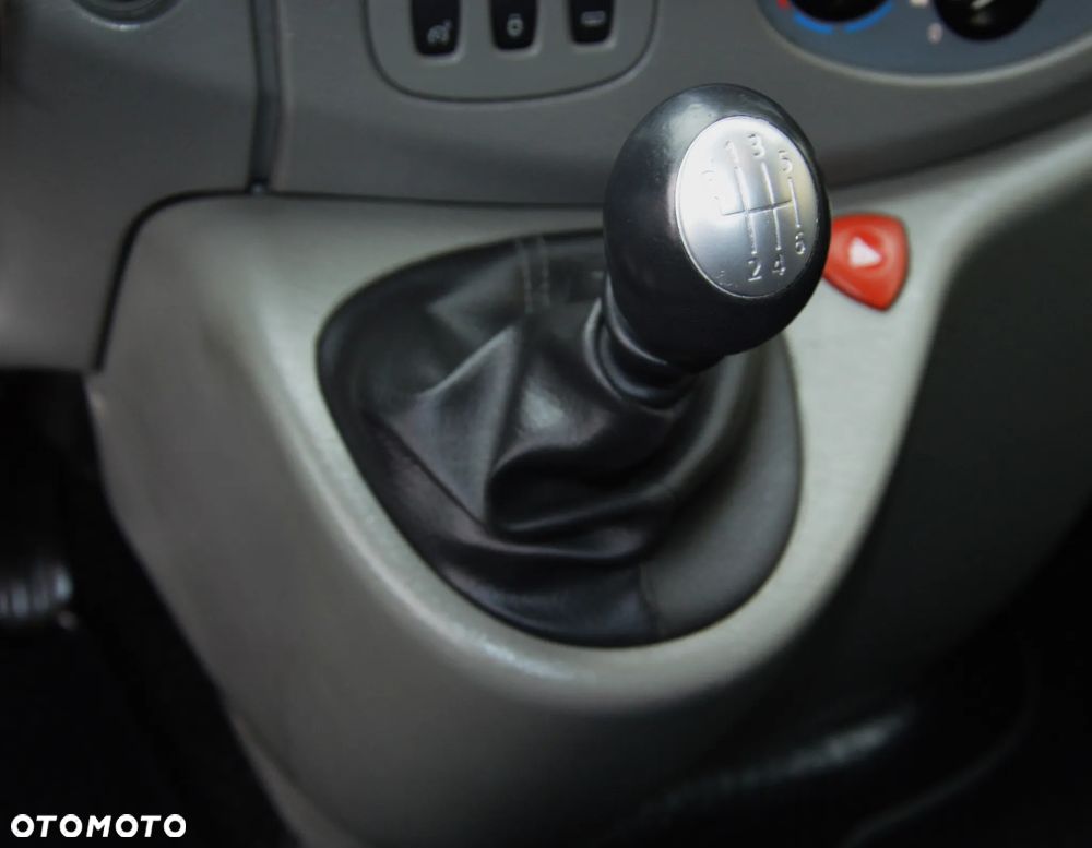 Opel Vivaro - 19