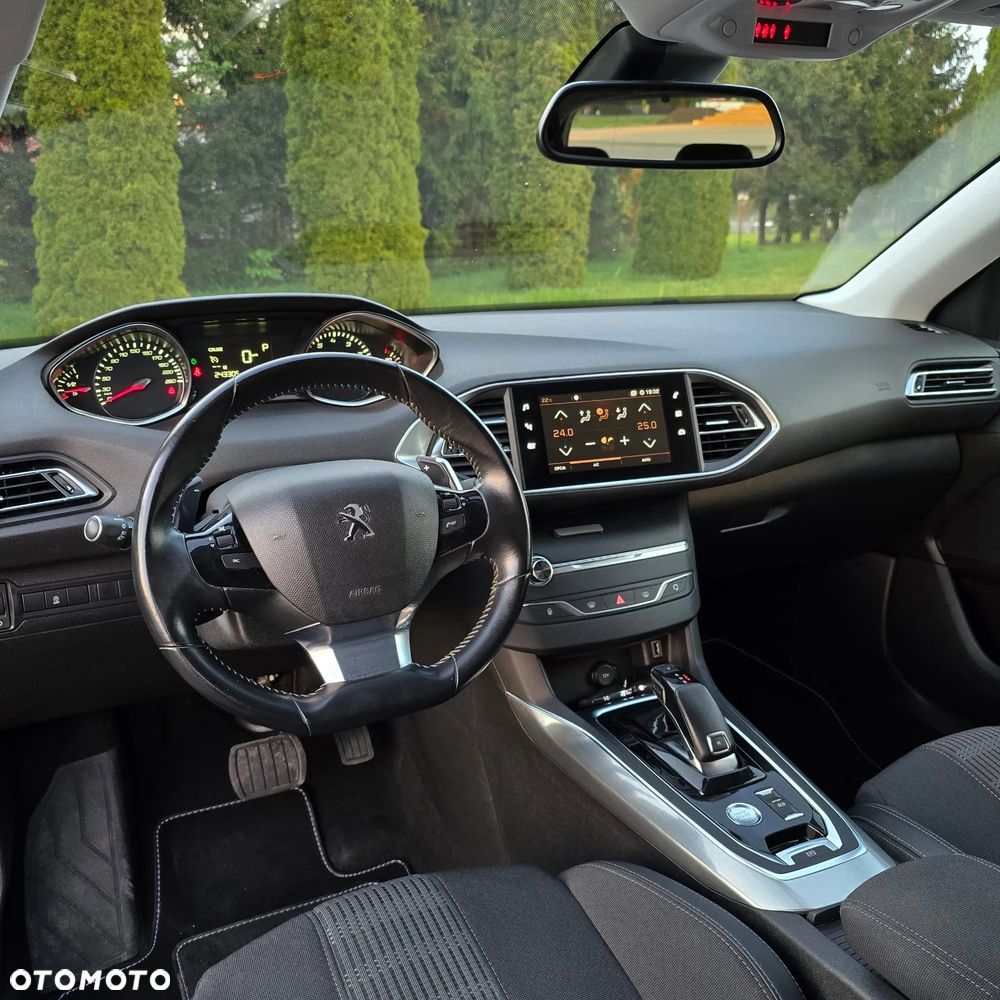 Peugeot 308 PureTech 130 GPF EAT8 Stop & Start Active Business-Paket - 21