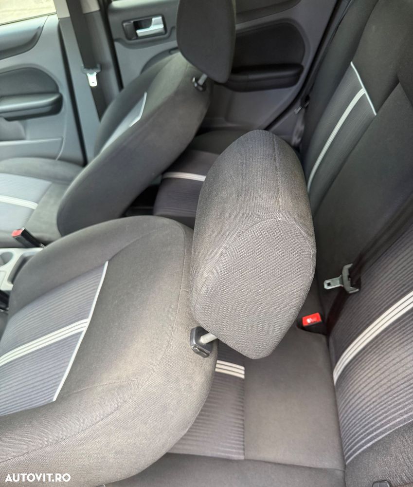 Ford Focus 1.6 16V Trend - 22