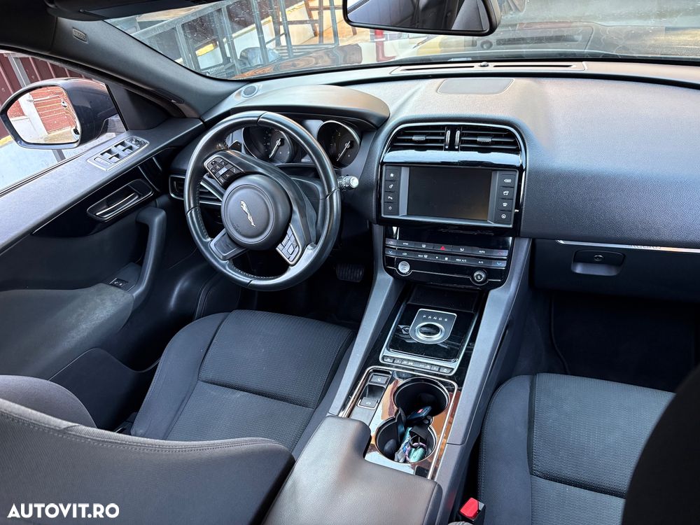 Jaguar F-Pace 20d AWD Aut. R-Sport - 6