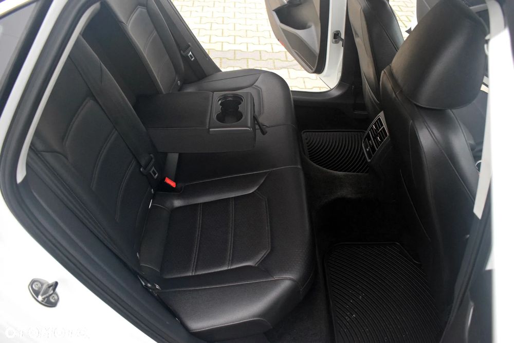 Volkswagen Passat - 8