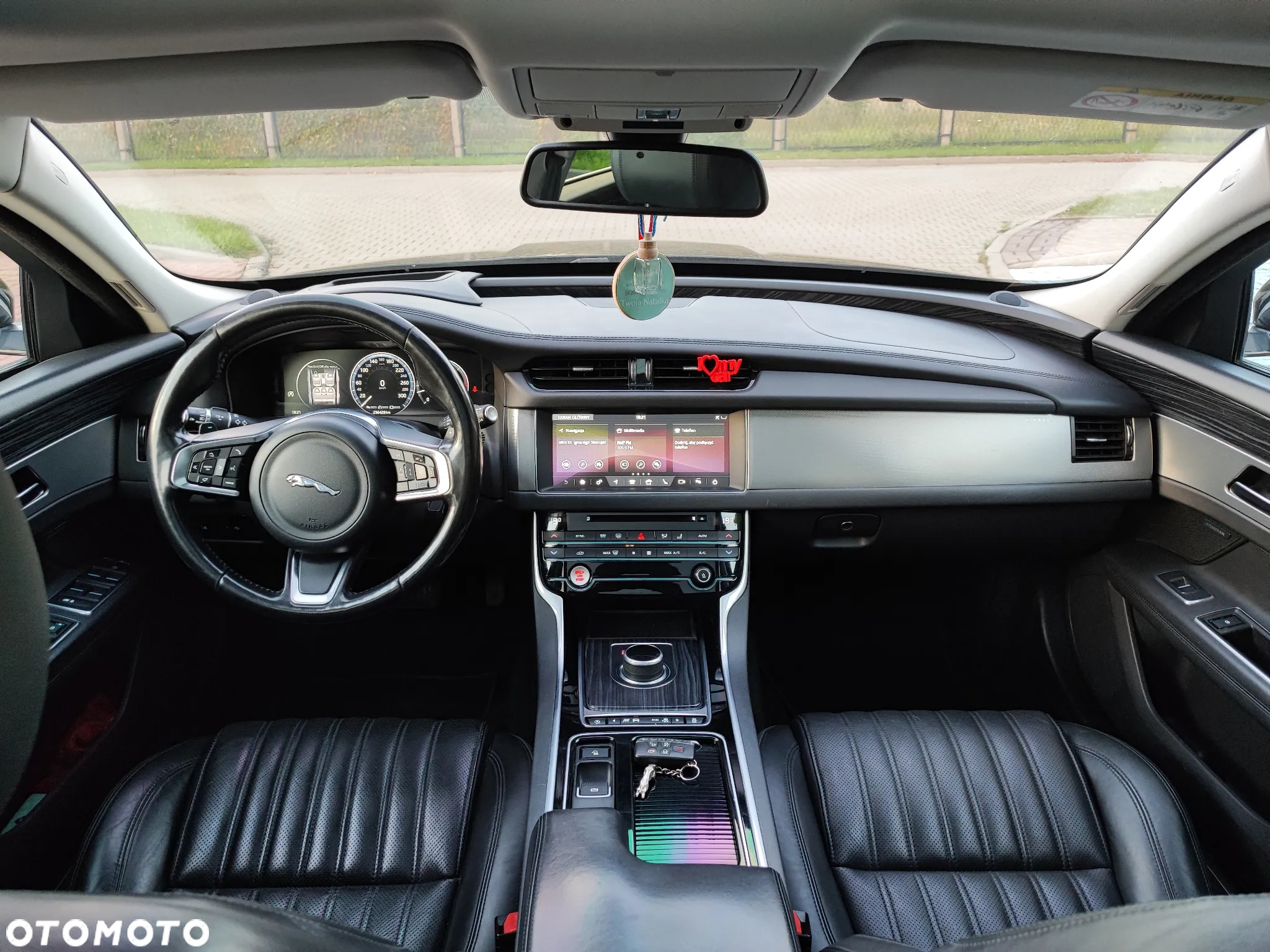 Jaguar XF 30d Sportbrake Portfolio - 15