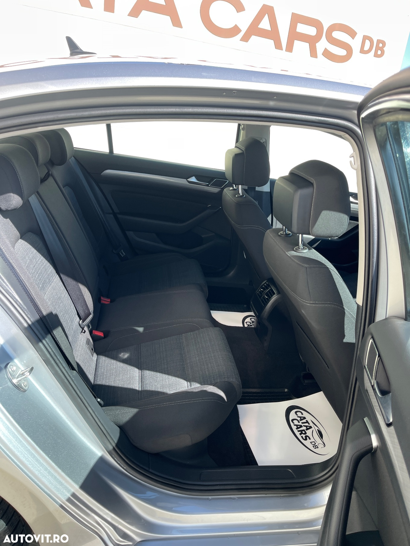 Volkswagen Passat - 25