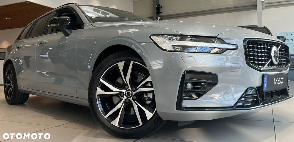 Volvo V60 B4 B DKG Plus Dark - 3