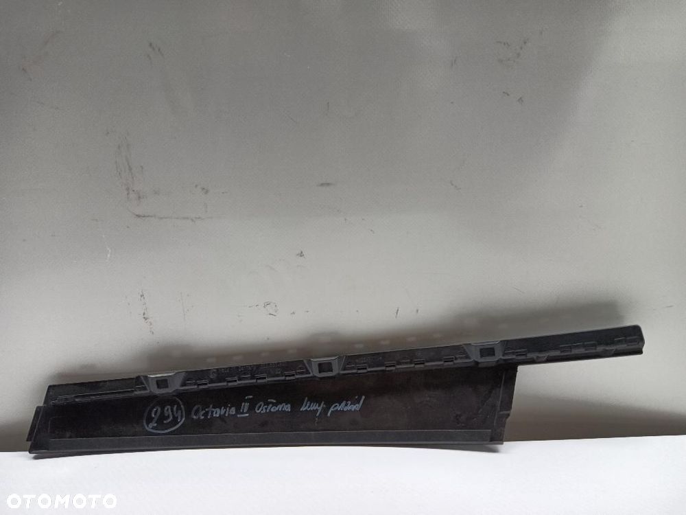 OSŁONA SŁUPKA PRZÓD PRZEDNIA LEWA SKODA OCTAVIA IV 5E3837901 - 2