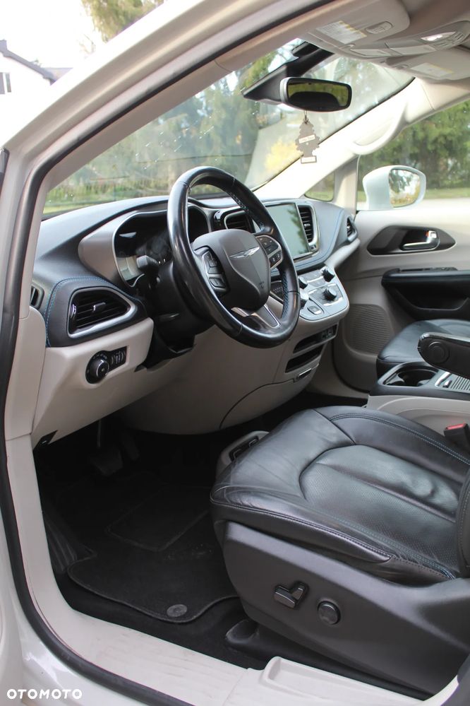 Chrysler Pacifica - 11