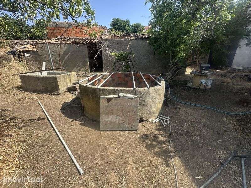 Vendo 2 casas em estado de ruína mais terreno com 1.000m2! - Grande imagem: 3/12