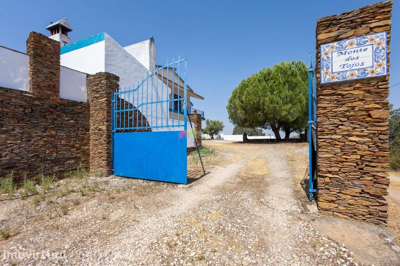 Herdade com 57 ha, habitação e piscina no distrito de Évora - Grande imagem: 3/34