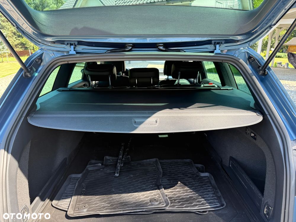 Volkswagen Passat Variant 2.0 TDI SCR DSG BlueMotion Trendline - 9