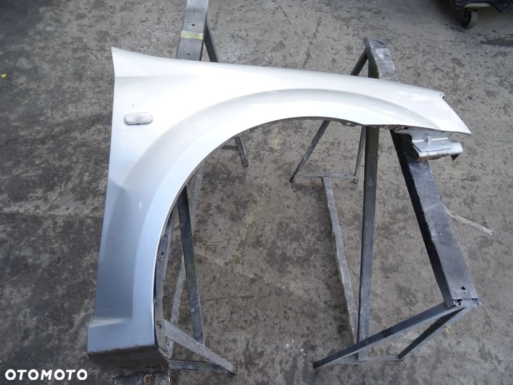 Błotnik Dacia Logan Prawy Przód - 1