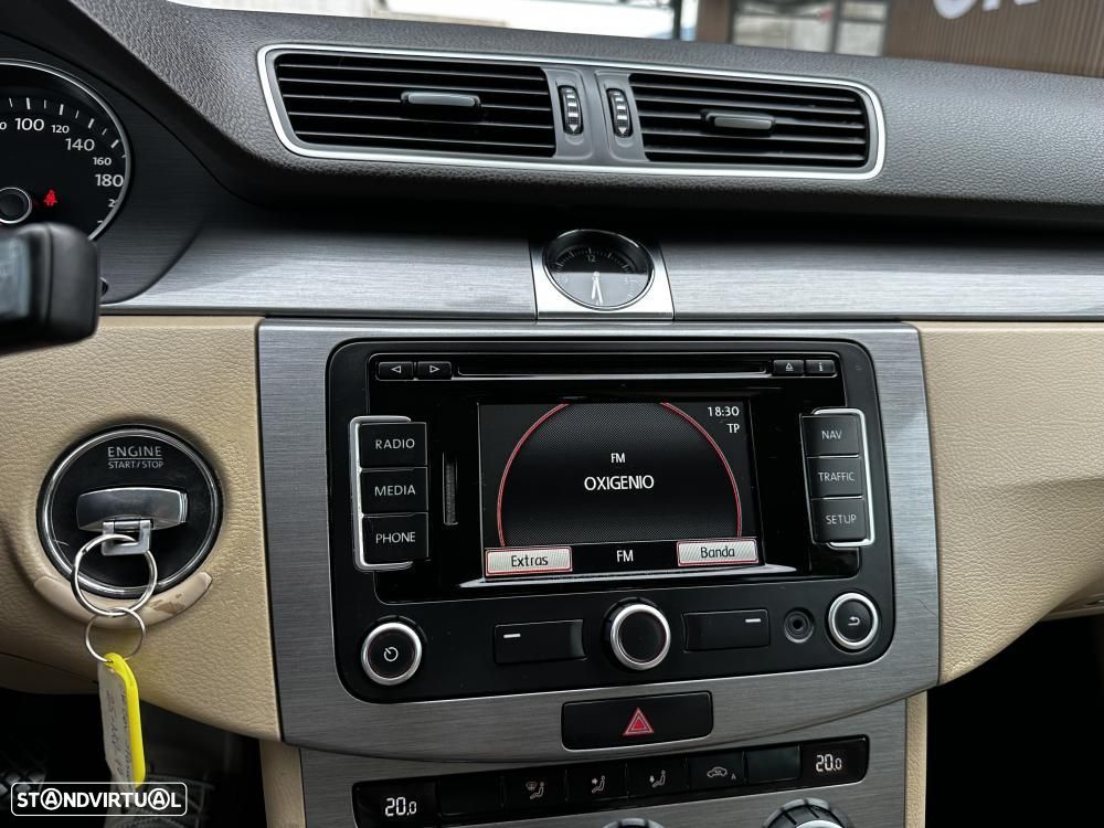 VW Passat Variant 2.0 TDI Confortline - 27