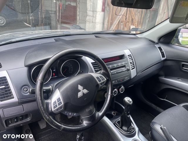 Mitsubishi Outlander 2.0 2WD Inform - 15