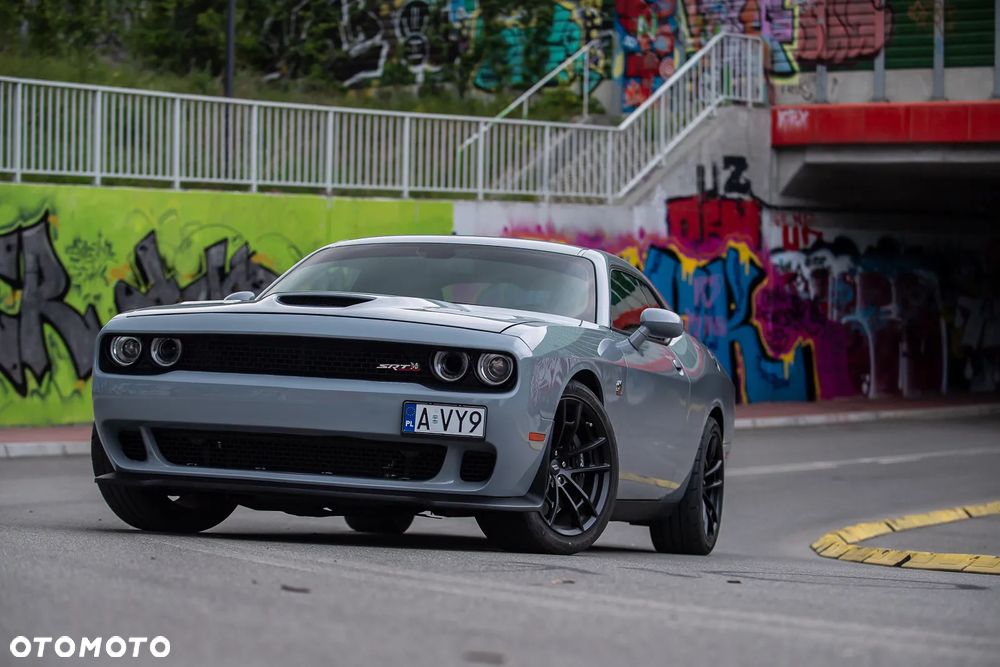 Dodge Challenger - 2