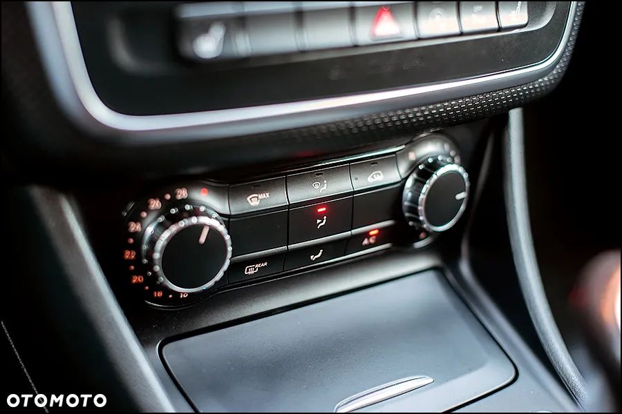 Mercedes-Benz Klasa A 180 (BlueEFFICIENCY) Urban - 25