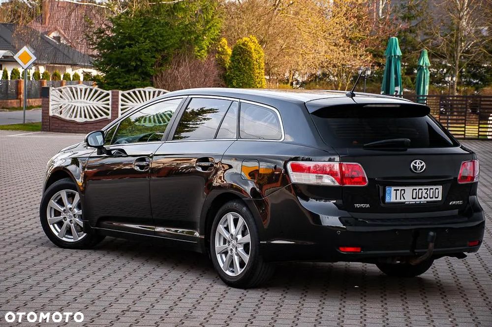 Toyota Avensis 2.2 D-4D X - 2