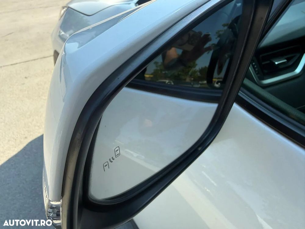 Toyota RAV4 - 10