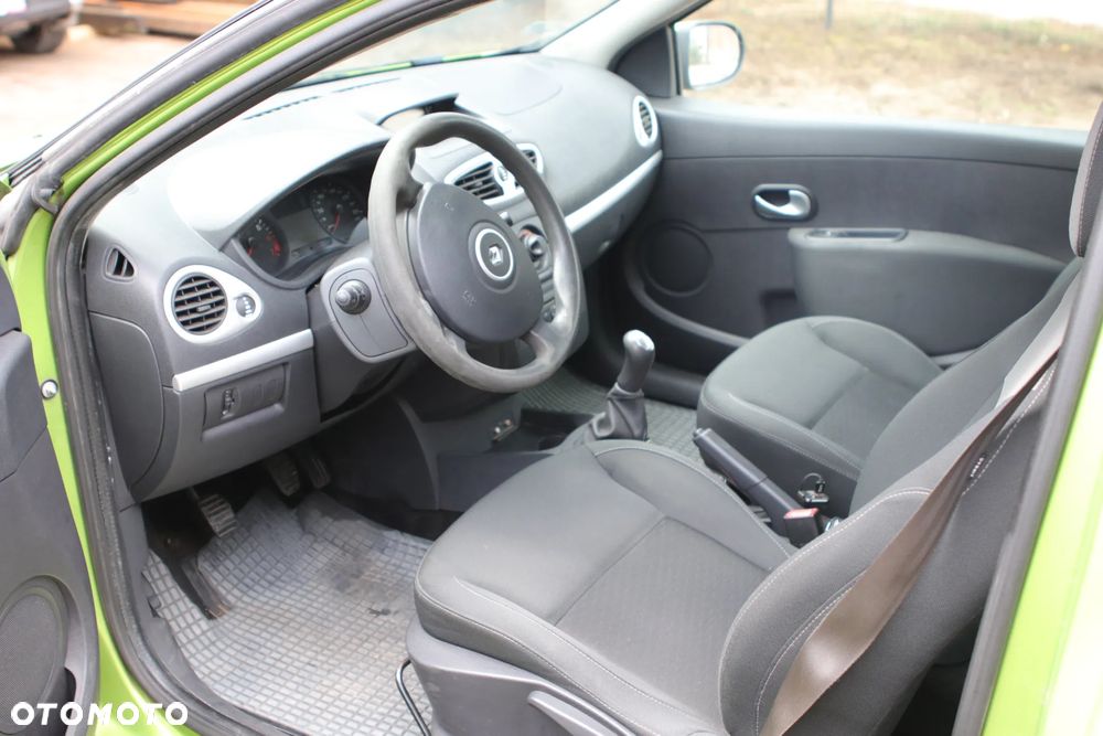 Renault Clio 1.2 16V Alize - 8