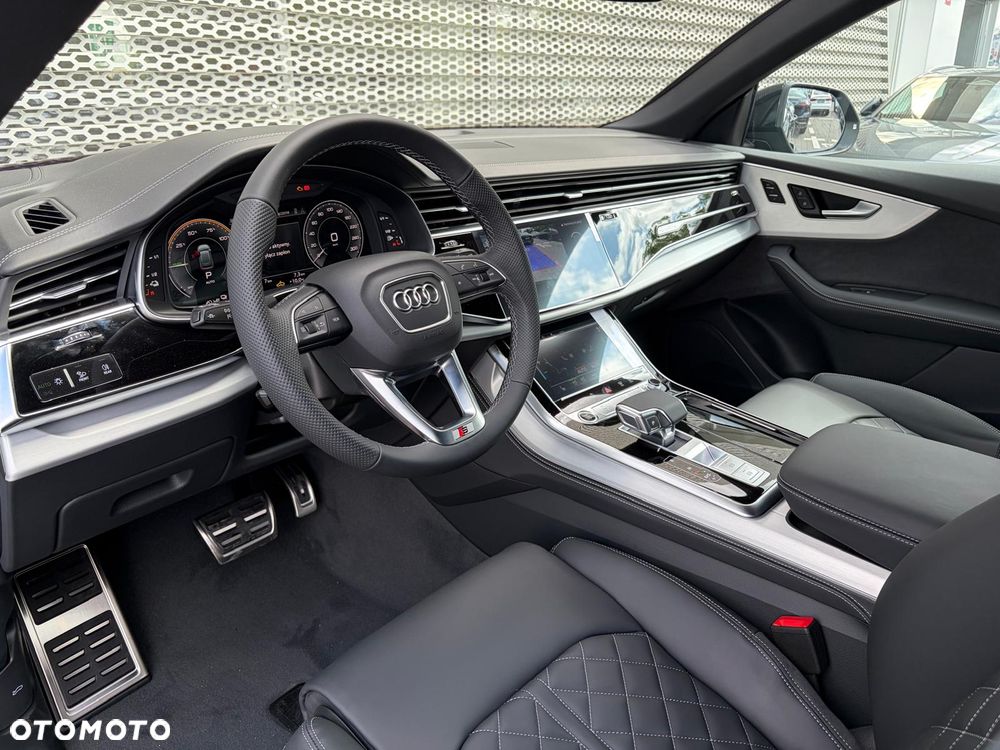 Audi Q8 - 8