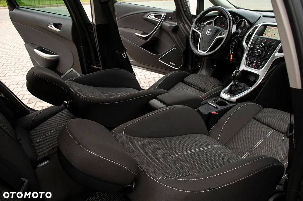 Opel Astra 1.6 Turbo Edition - 33