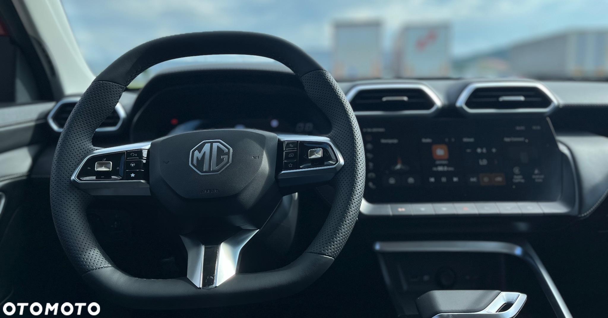 MG ZS Hybrid+ - 10