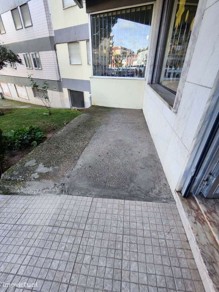 Loja Espaçosa no Centro da Póvoa de Santo Adrião – Odivelas - Grande imagem: 4/5