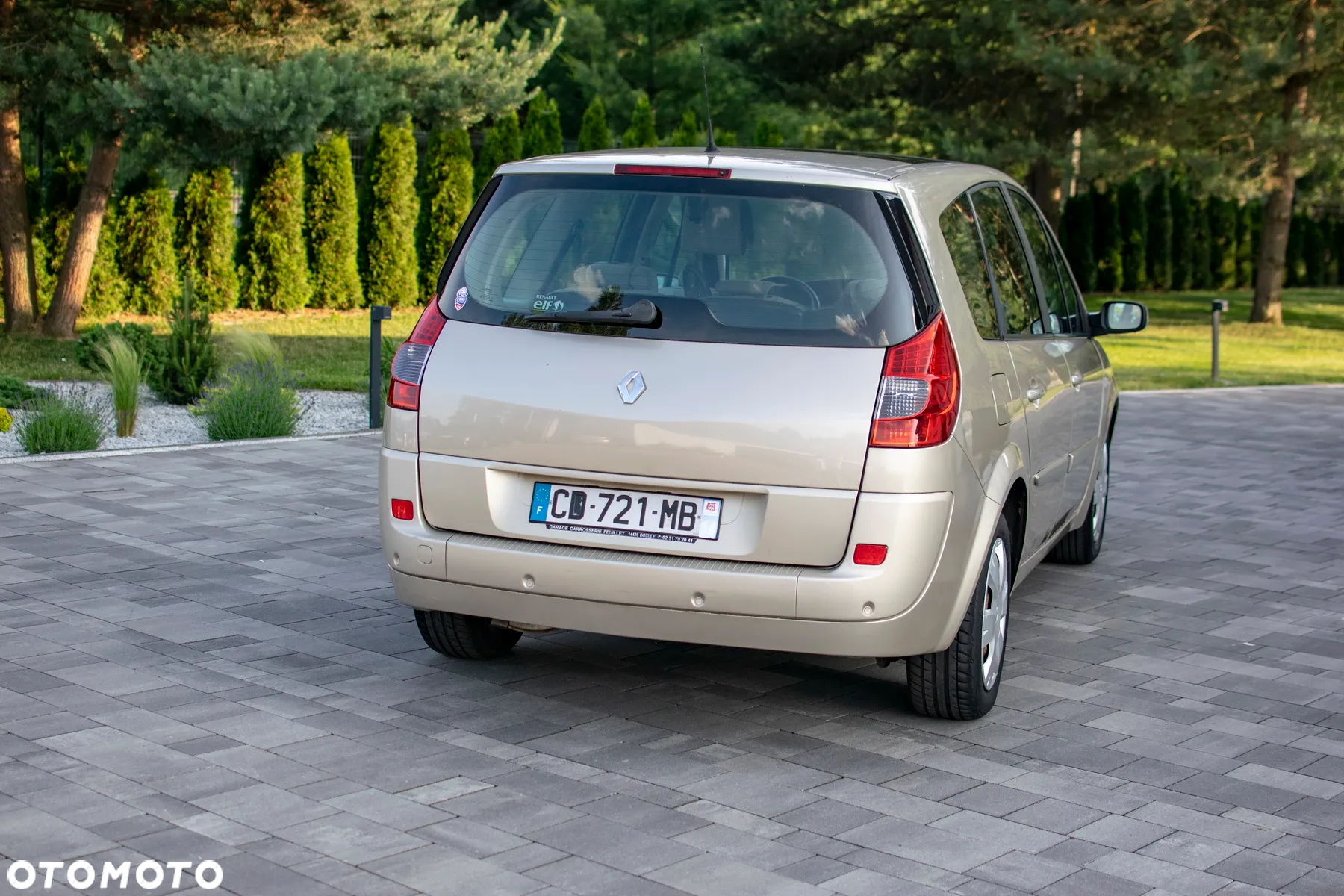 Renault Grand Scenic - 25