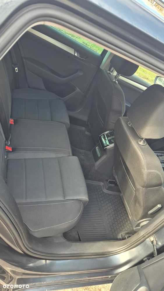 Skoda Superb 2.0 TDI Ambition DSG - 22