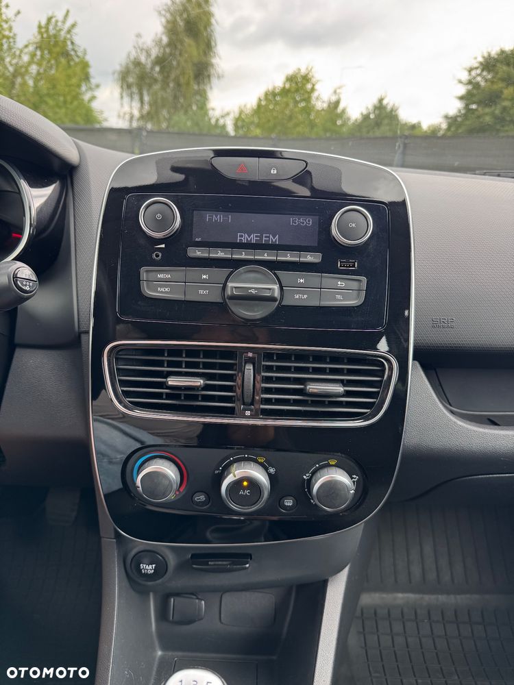 Renault Clio 1.2 16V 75 Life - 14