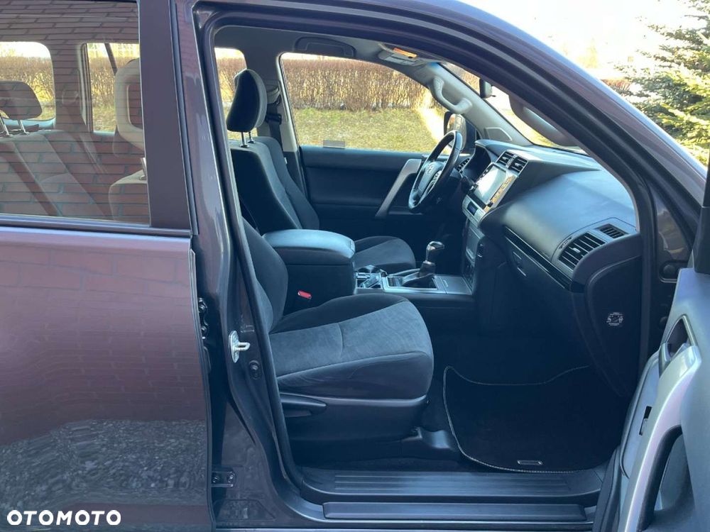 Toyota Land Cruiser - 25