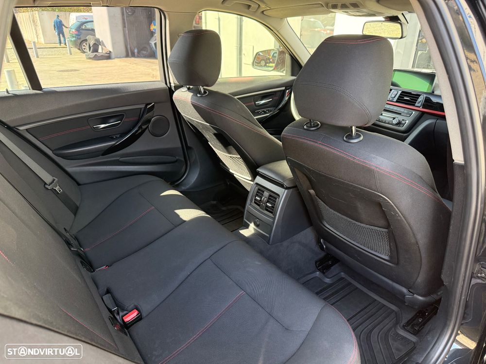 BMW 320 d Pack M - 16