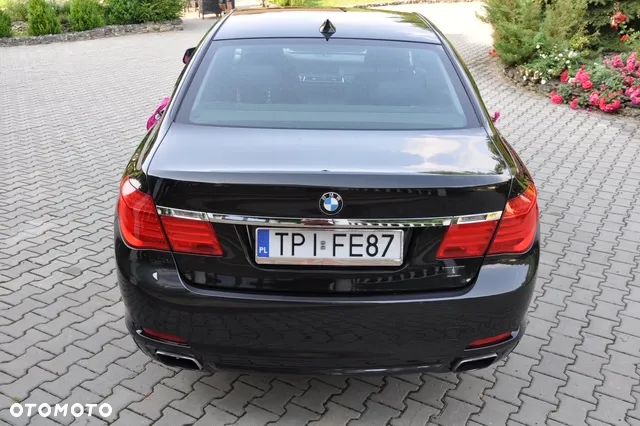BMW Seria 7 750Li xDrive - 29
