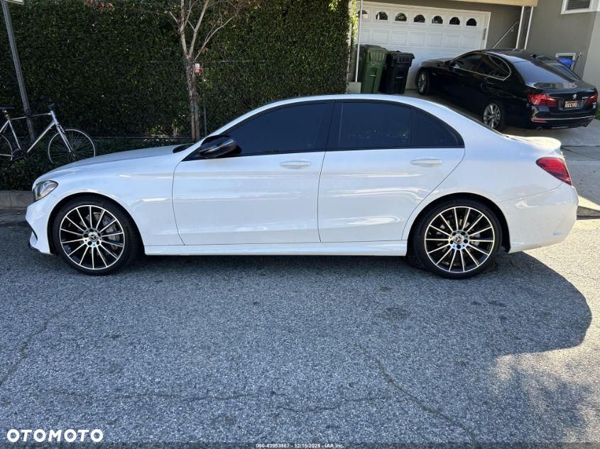 Mercedes-Benz Klasa C 300 9G-TRONIC AMG Line - 11