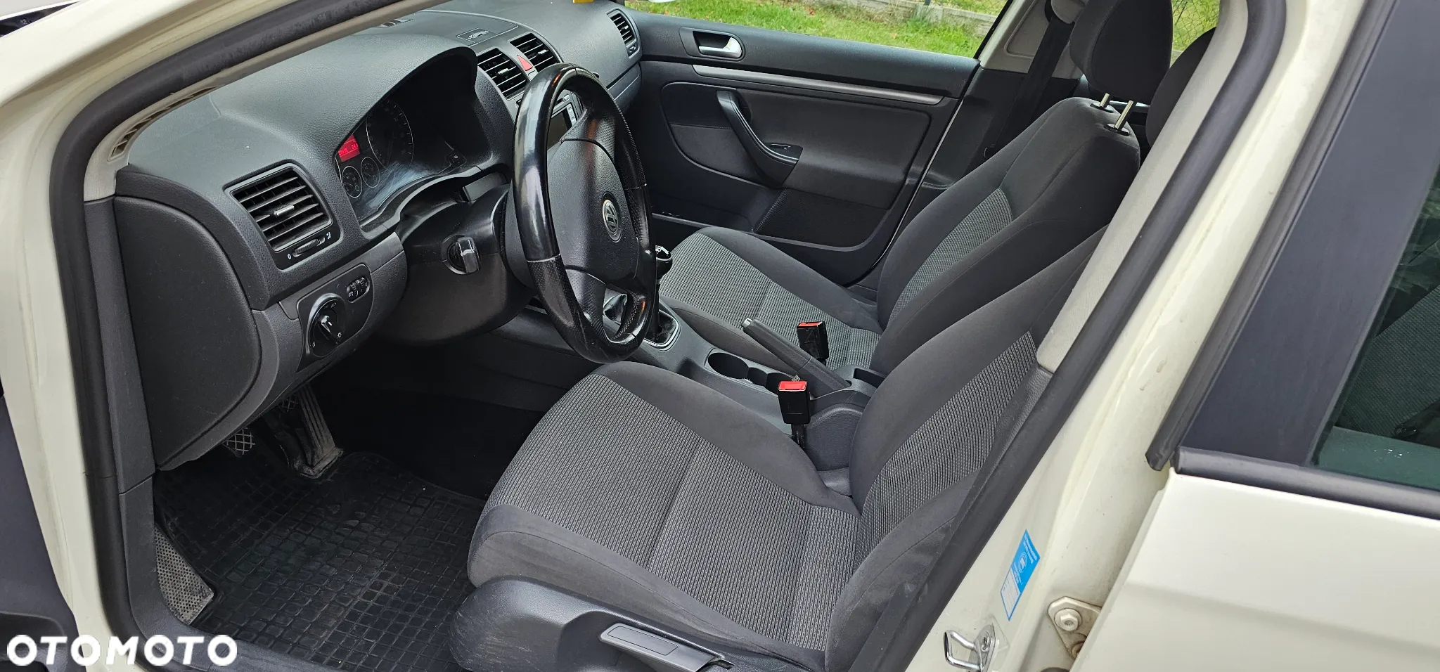 Volkswagen Golf V 1.9 TDI DPF BlueMot Comfortline - 10