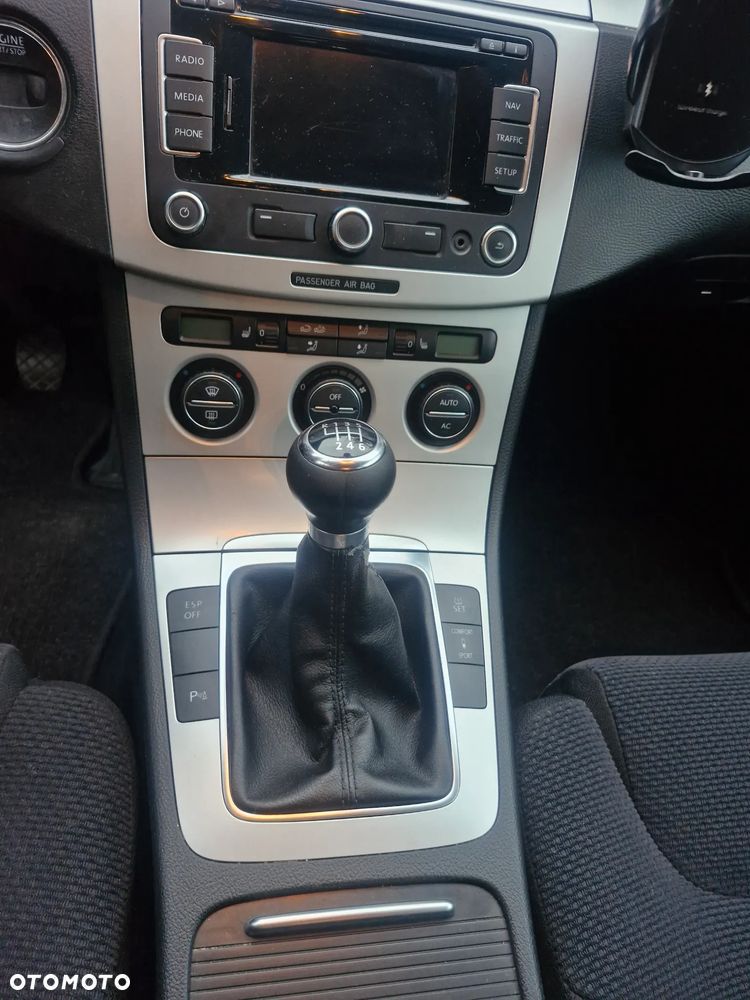 Volkswagen Passat 2.0 TDI DPF R-Line Edition - 10