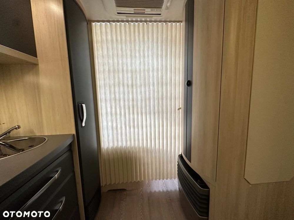 Hobby 460 UFE DE LUX EDITION z napędem i markizą pompowaną. - 29