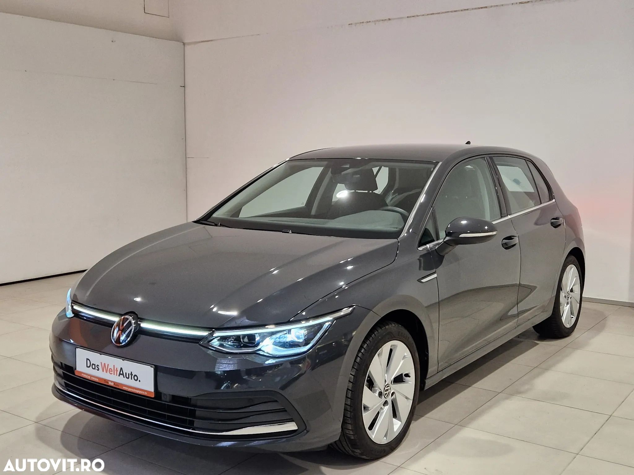 Volkswagen Golf - 1