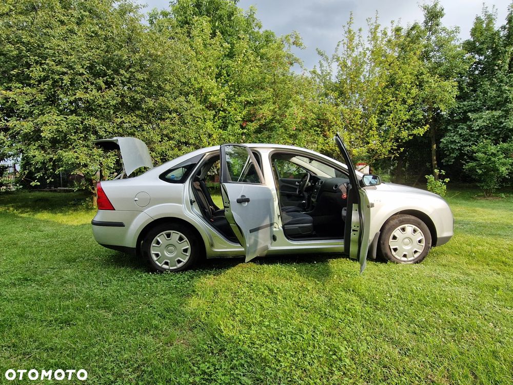 Ford Focus 1.6 Ambiente - 31