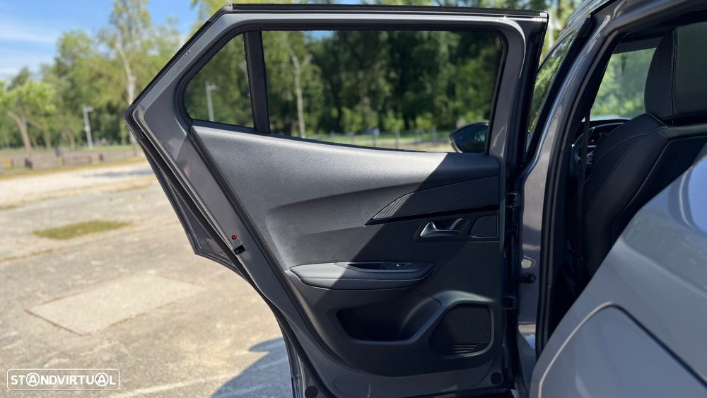 Peugeot e-2008 54 kWh GT - 36