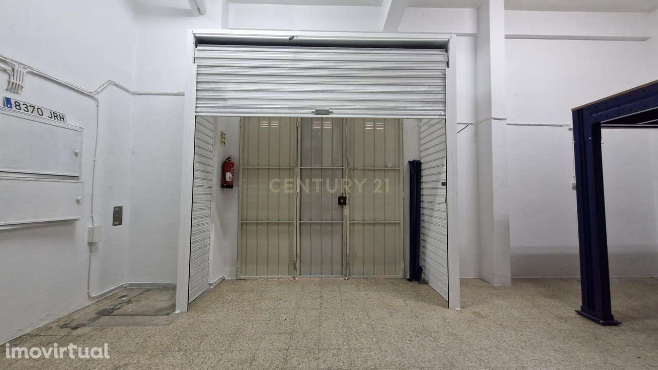 Garagem renovada bem localizada - Grande imagem: 2/13