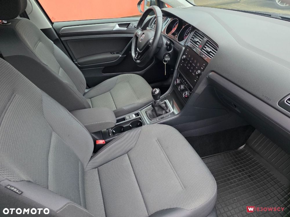 Volkswagen Golf - 18