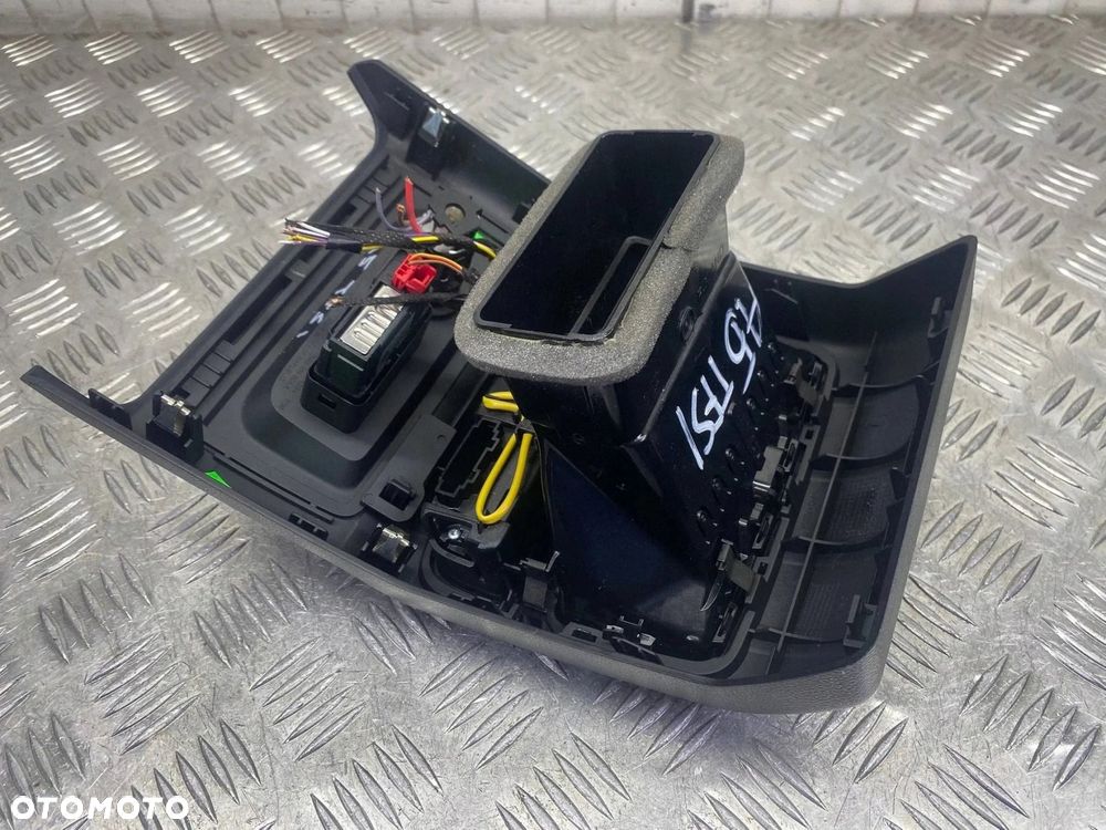 KRATKA NAWIEWU TYŁ TYLNA TUNELU USB GNIAZDO 12V AUDI A5 S5 RS5 8W - 11