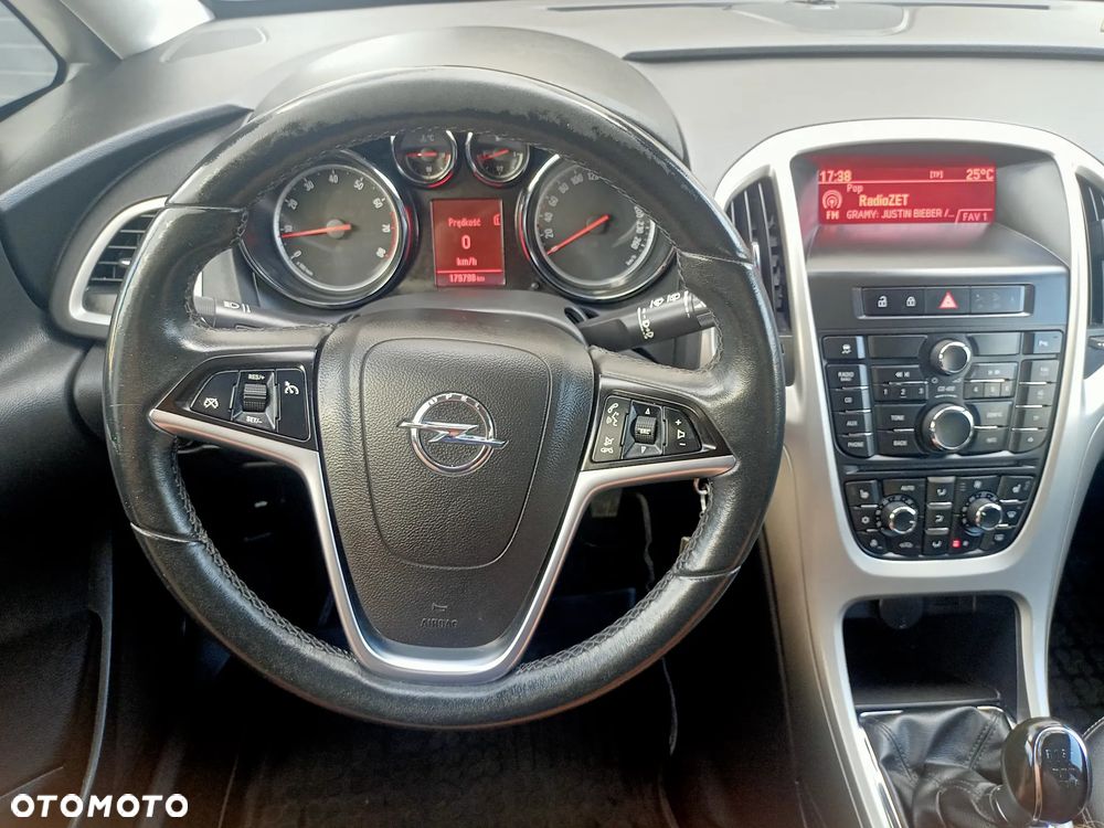 Opel Astra 1.4 T Cosmo - 11