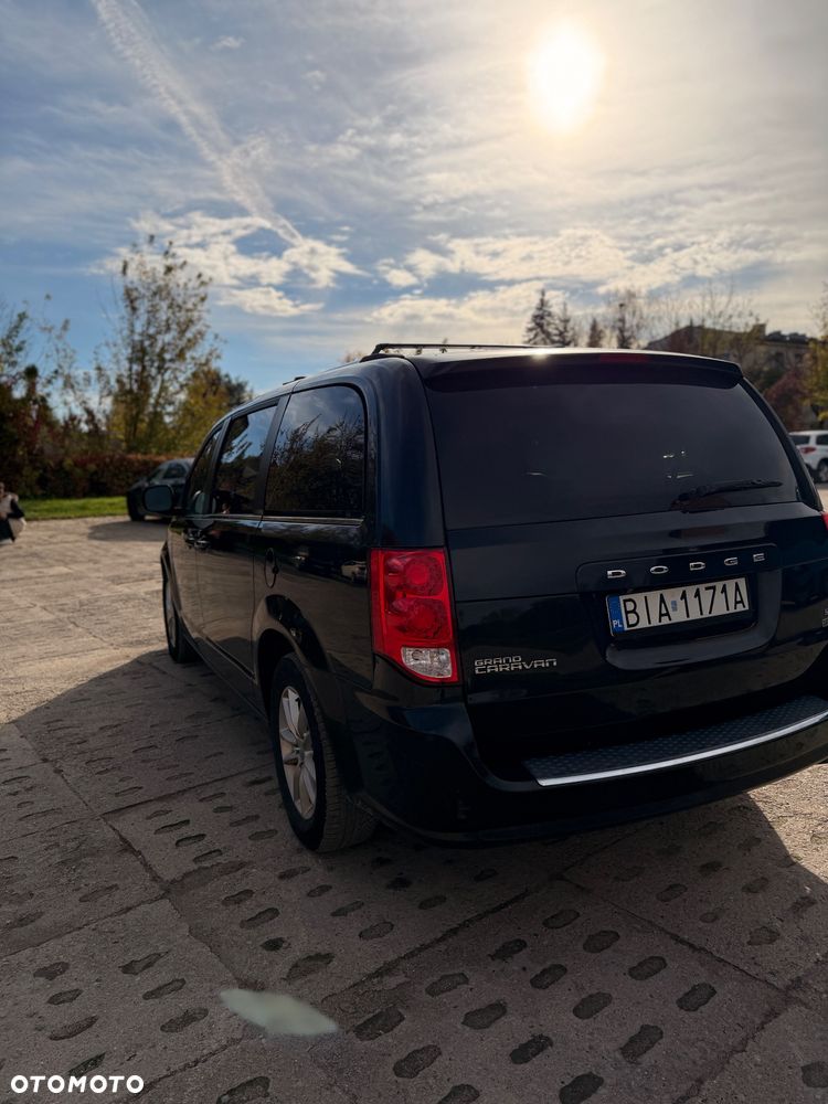 Dodge Grand Caravan - 5