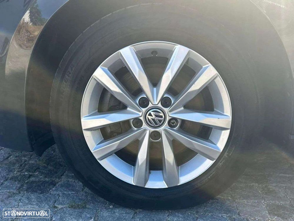 VW Touran 1.6 TDI Confortline - 22