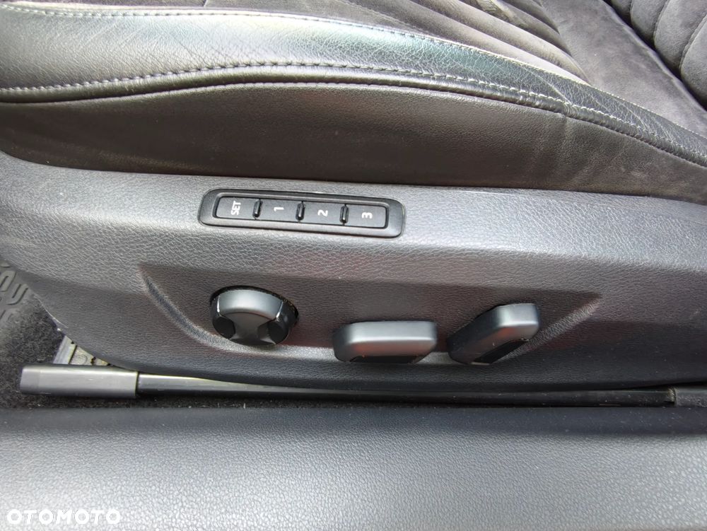 Skoda Superb 2.0 TDI DSG Premium Edition - 22