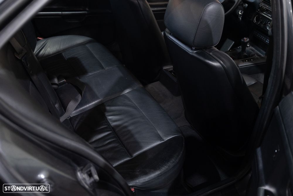 BMW 325 i - 35