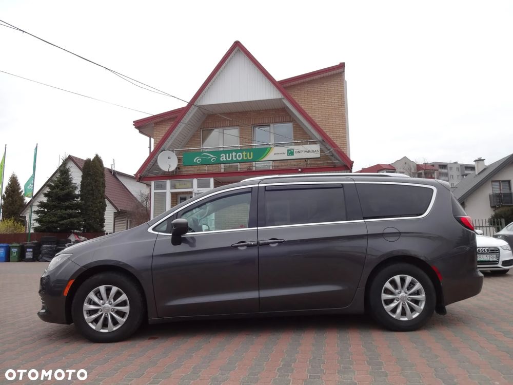 Chrysler Pacifica - 6