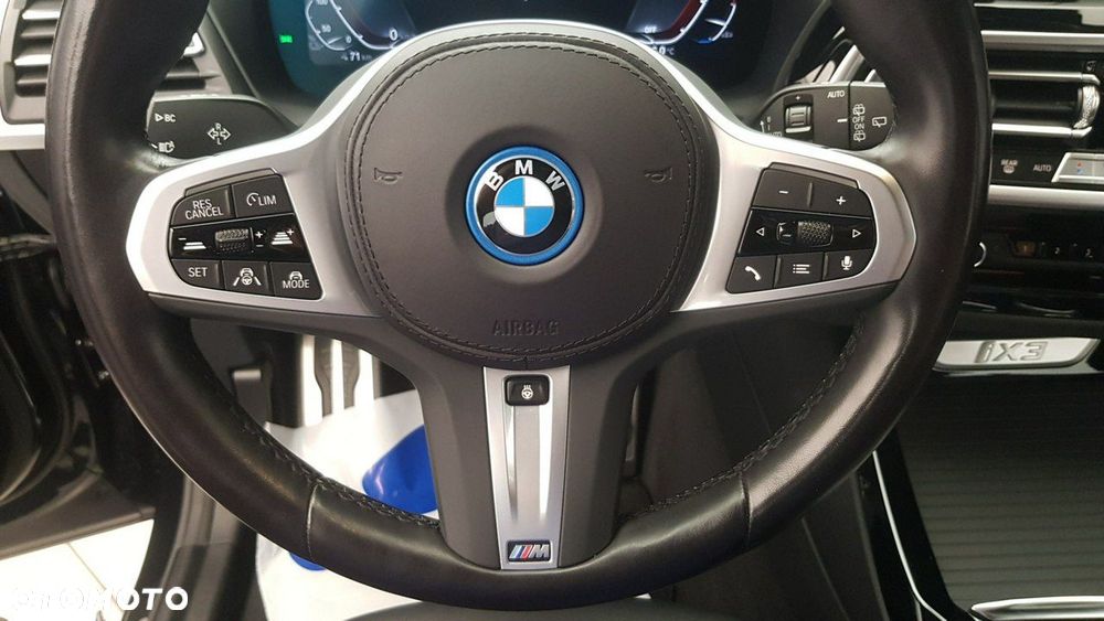 BMW iX3 - 22