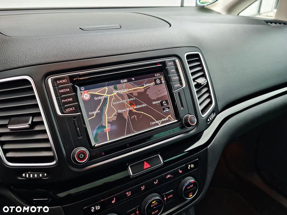 Volkswagen Sharan 2.0 TDI DSG (BlueMotion Technology) Highline - 24